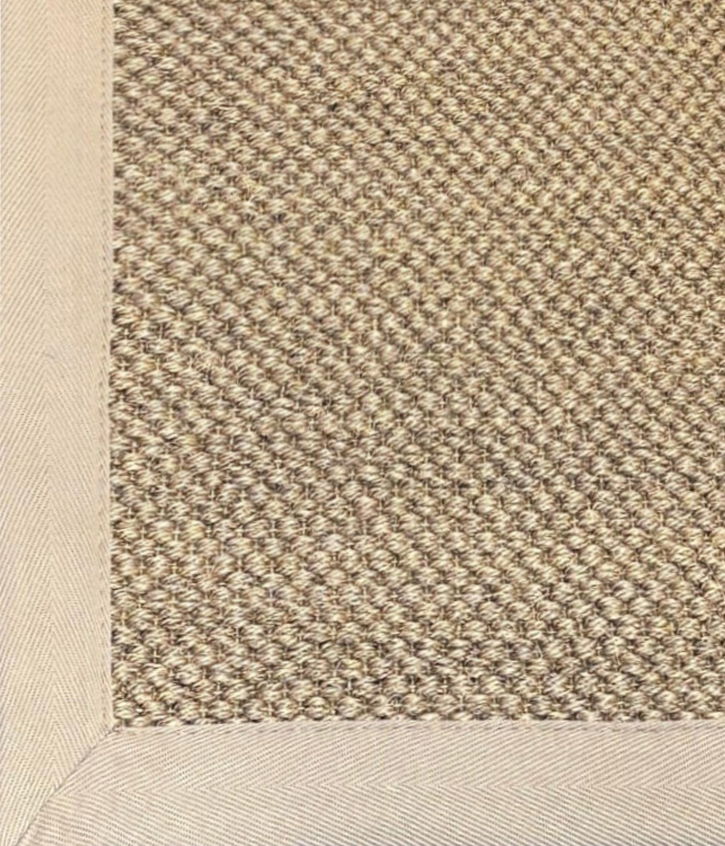 Glenn Fulton Interiors, Gütersloh, Designteppich von Crucial Trading aus Sisal in der Farbe E108 Platinum